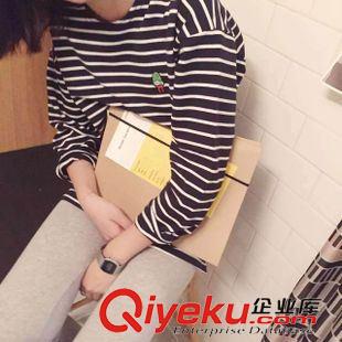 8.30~秋季新品 韓國代購款 15秋小菜頭刺繡條紋寬松T恤 情侶款原始圖片2