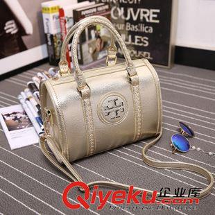 8月新款第三批 批發2015熱銷新款個性潮女朋克鉚釘雙肩包旅行時尚小雙背女士包包