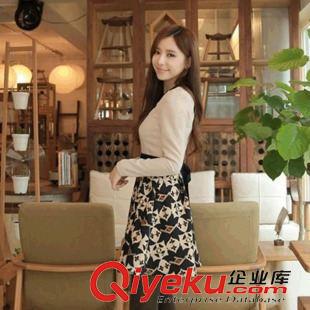 07月31日熱銷秋冬款 2014秋冬韓版新款女裝 娃娃領(lǐng)綁帶收腰顯瘦燙金大擺長袖連衣裙原始圖片2