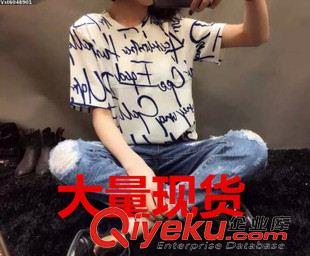 6月上旬新款 現(xiàn)貨夏裝新款女裝  歐美個性字母涂鴉寬松圓領(lǐng)套頭百搭T恤女原始圖片2
