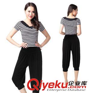 新品上架 刻紛 紅草莞兒廣場舞服裝新款套裝瑜伽短袖上衣V領條紋跳舞休閑褲原始圖片2