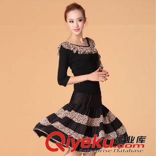 中袖舞蹈服 楊藝格格 廣場(chǎng)舞蹈服裝新款套裝拉丁舞中袖上衣豹紋大擺裙褲 批發(fā)原始圖片3