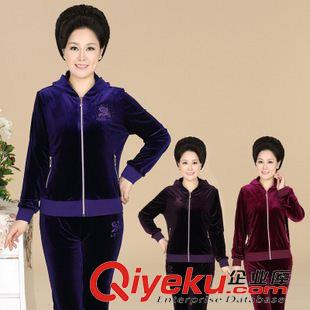 *女中老年二件套 早秋新款中老年三件套媽媽裝金絲絨套裝運(yùn)動服女式休閑廣場舞散步