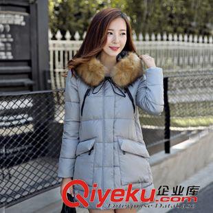 新款羽絨服 實拍2015冬季新款韓版街拍獺兔毛領(lǐng)徽章時尚中長款羽絨服女