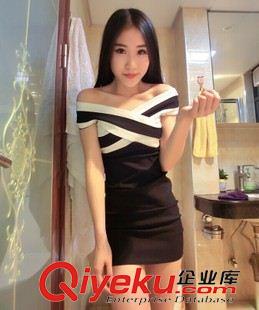 連衣裙 時尚拼色交叉一字領(lǐng)性感露肩優(yōu)雅淑女原創(chuàng)設(shè)計包臀連衣裙原始圖片3