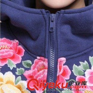 【秋冬衛(wèi)衣，學(xué)生班服】 民族風(fēng)衛(wèi)衣 2014秋冬新款時(shí)尚立領(lǐng)抓絨 繡花衛(wèi)衣時(shí)尚拼色加厚外套原始圖片3