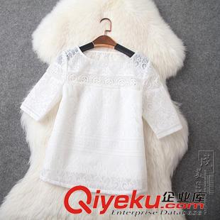 六月新款 現(xiàn)貨2015 歐洲站夏裝新款女裝蕾絲花邊鏤空小香風(fēng)套裝 兩件套原始圖片3